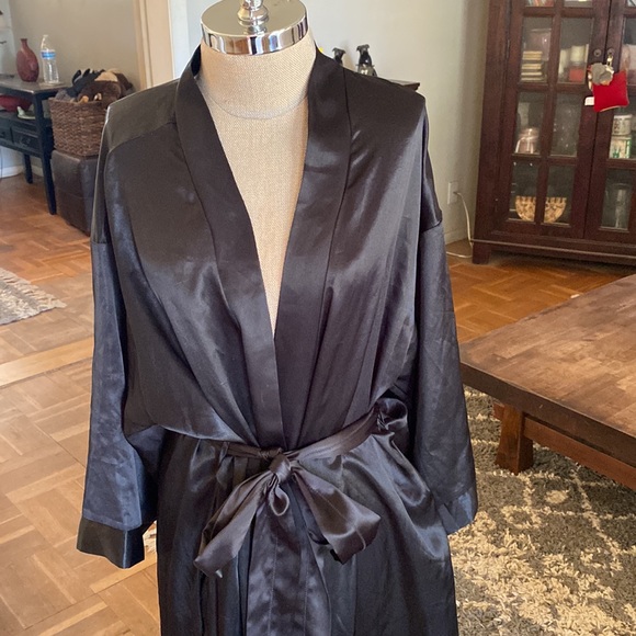 DENTELLE Silk Blend Robe - Picture 4 of 9